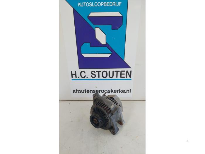 Gebrauchte Dynamo Toyota Yaris (P1) 1.0 16V VVT-i Preis € 40,00 Margenregelung angeboten von Autosloopbedrijf H.C.Stouten