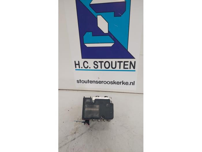 Usagé Bloc ABS Opel Astra H SW (L35) 1.6 16V Twinport Prix € 125,00 Règlement à la marge proposé par Autosloopbedrijf H.C.Stouten