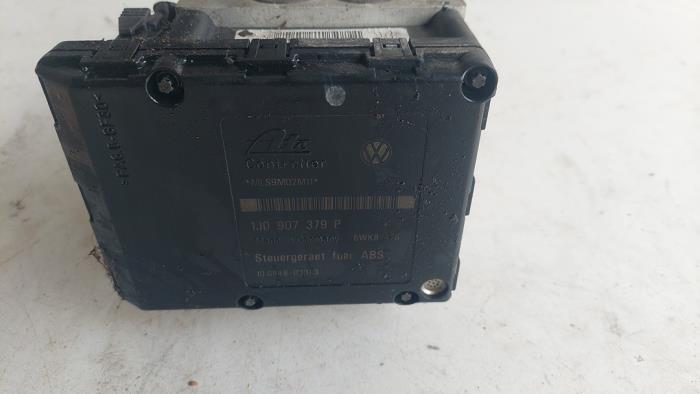Usagé Bloc ABS Volkswagen Golf IV (1J1) 1.9 SDI Prix € 75,00 Règlement à la marge proposé par Autosloopbedrijf H.C.Stouten