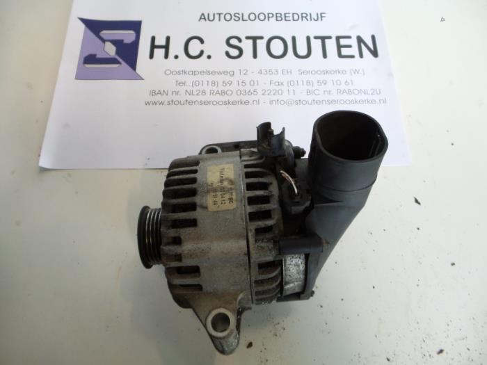 Usagé Dynamo Ford Mondeo III Wagon 2.0 TDCi 130 16V Prix € 60,00 Règlement à la marge proposé par Autosloopbedrijf H.C.Stouten
