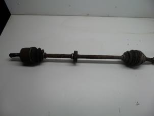 Used Front drive shaft, right Hyundai Coupe 2.0i 16V Price € 45,00 Margin scheme offered by Autosloopbedrijf H.C.Stouten