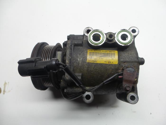 Usagé Pompe clim Ford Focus 1 Wagon 1.8 TDdi Prix € 100,00 Règlement à la marge proposé par Autosloopbedrijf H.C.Stouten