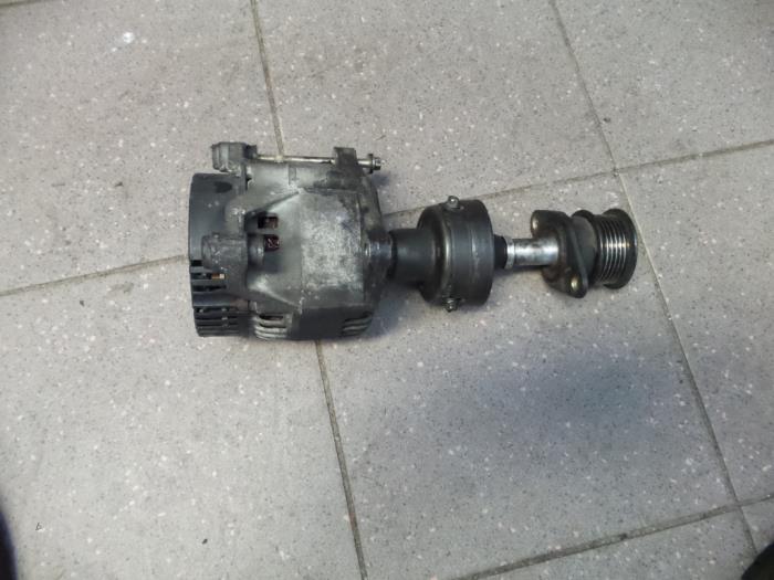 Gebrauchte Dynamo Ford Focus 1 Wagon 1.8 TDdi Preis € 60,00 Margenregelung angeboten von Autosloopbedrijf H.C.Stouten