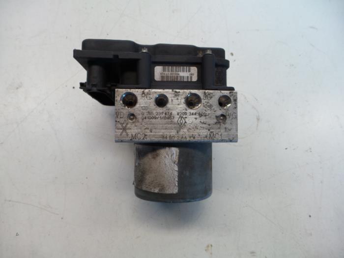 Usagé Pompe ABS Renault Grand Scénic II (JM) 1.9 dCi 120 Prix € 80,00 Règlement à la marge proposé par Autosloopbedrijf H.C.Stouten