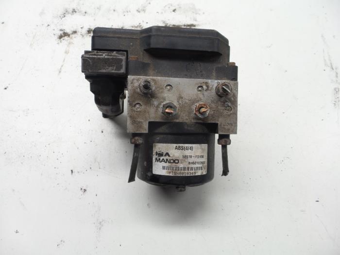 Begagnade ABS-pump Kia Rio (DC22/24) 1.5 16V Pris € 80,00 Marginaltabell erbjuds av Autosloopbedrijf H.C.Stouten