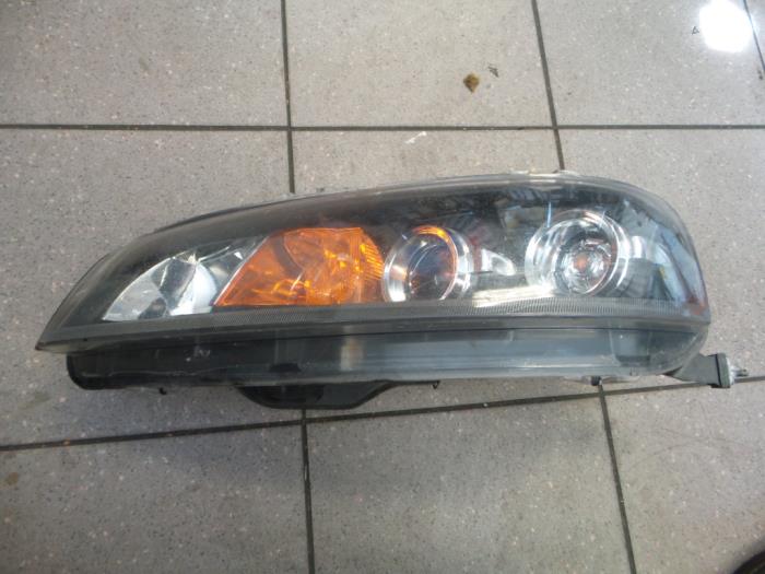 Headlight, left from a Fiat Punto II (188) 1.2 16V 2002