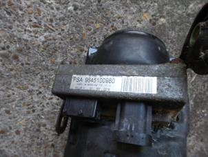 Used Power steering pump Peugeot 307 Price € 125,00 Margin scheme offered by Autosloopbedrijf H.C.Stouten