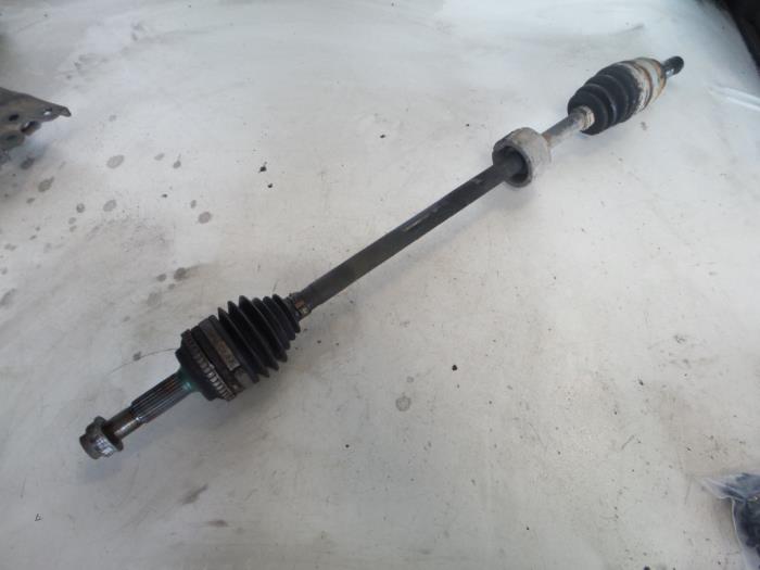 Front drive shaft, right from a Toyota Yaris (P1) 1.0 16V VVT-i 1999