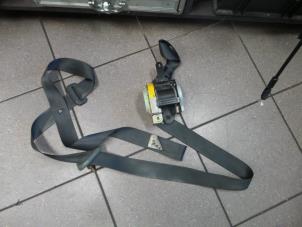 Used Front seatbelt, right Toyota Yaris (P1) 1.0 16V VVT-i Price € 40,00 Margin scheme offered by Autosloopbedrijf H.C.Stouten