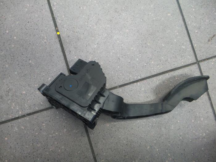 Accelerator pedal Opel Corsa 55702020