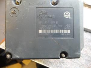 Usados Bomba ABS Volkswagen Polo Precio € 80,00 Norma de margen ofrecido por Autosloopbedrijf H.C.Stouten