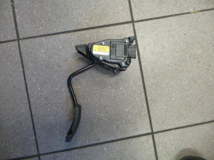 Accelerator pedal Opel Vivaro 2.0 CDTI 16V 6PV00811933