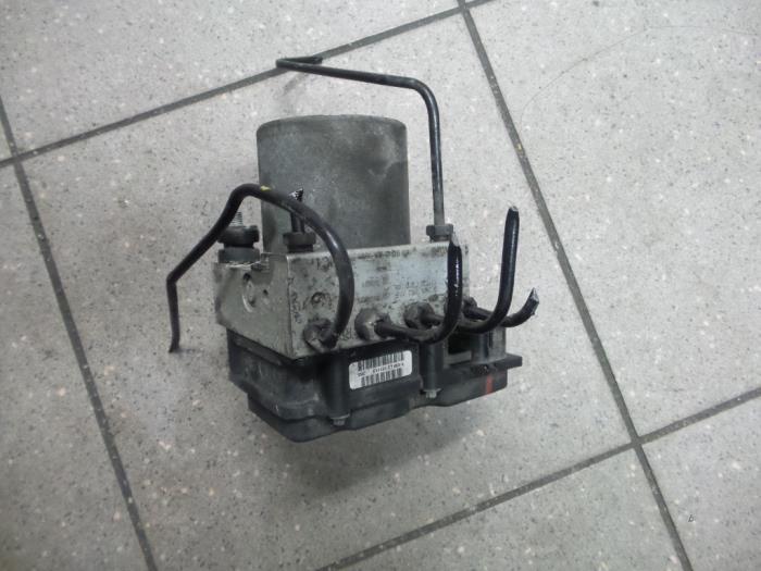 Gebrauchte ABS Pumpe Opel Vivaro 2.0 CDTI 16V Preis € 100,00 Margenregelung angeboten von Autosloopbedrijf H.C.Stouten