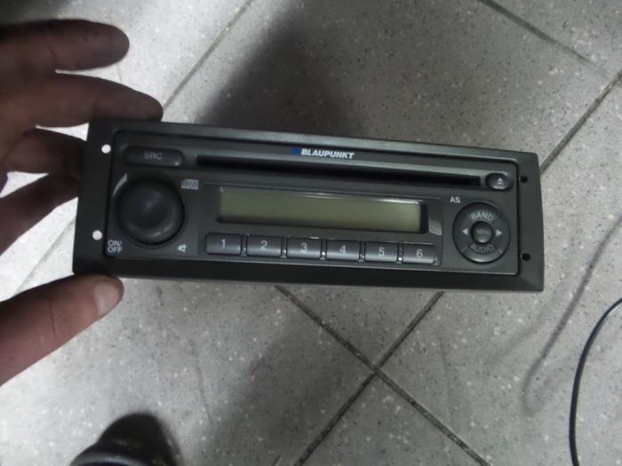 Radio CD player from a Fiat Panda (169) 1.2 Fire 2010