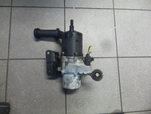 Used Power steering pump Peugeot 307 (3A/C/D) 2.0 16V Price € 150,00 Margin scheme offered by Autosloopbedrijf H.C.Stouten
