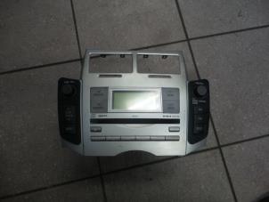 Gebrauchte Radio CD Spieler Toyota Yaris II (P9) 1.3 16V VVT-i Preis € 100,00 Margenregelung angeboten von Autosloopbedrijf H.C.Stouten