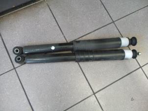 Used Shock absorber kit Renault Clio IV (5R) 0.9 Energy TCE 90 12V Price € 70,00 Margin scheme offered by Autosloopbedrijf H.C.Stouten