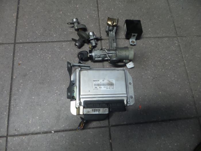 Used Ignition lock + computer Hyundai Getz 1.5 CRDi 12V Price € 125,00 Margin scheme offered by Autosloopbedrijf H.C.Stouten