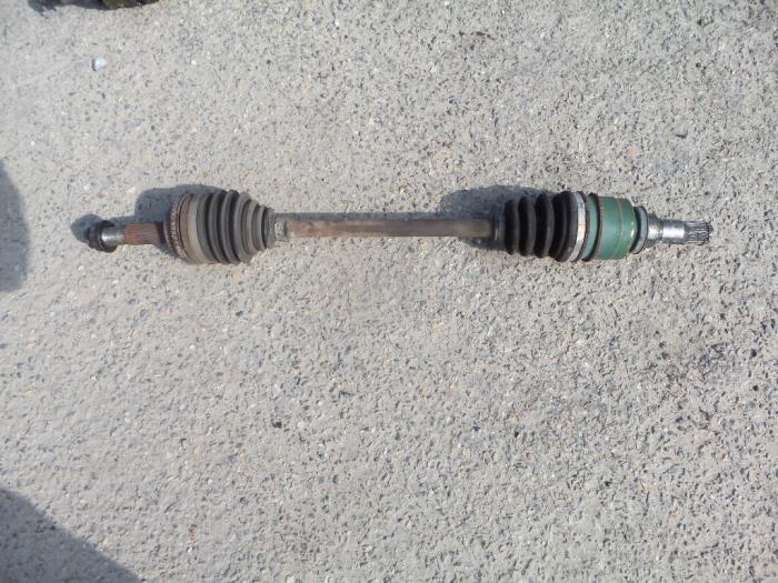 Front drive shaft, left from a Toyota Yaris (P1) 1.0 16V VVT-i 1999