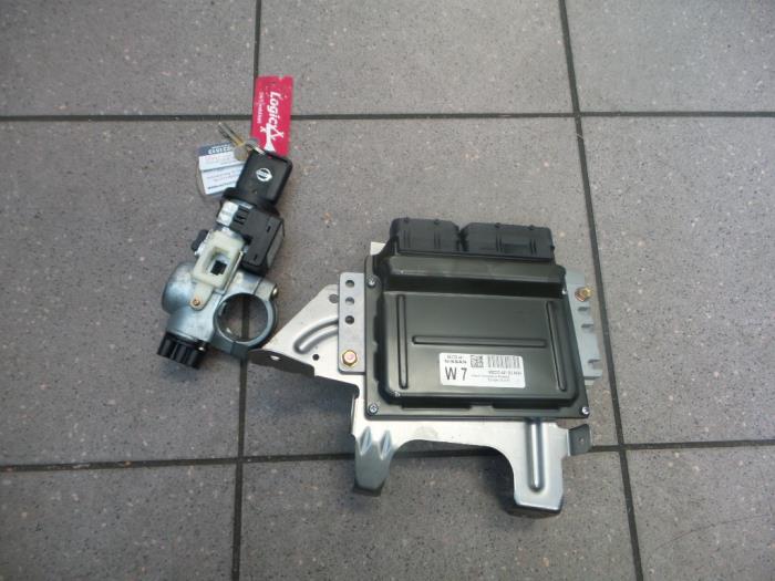 Used Ignition lock + computer Nissan Almera Tino (V10M) 1.8 16V Price € 150,00 Margin scheme offered by Autosloopbedrijf H.C.Stouten