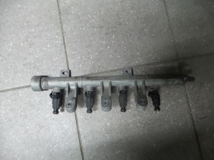 Gebrauchte Einspritzgehäuse Hyundai Accent 1.5i 12V Preis € 50,00 Margenregelung angeboten von Autosloopbedrijf H.C.Stouten