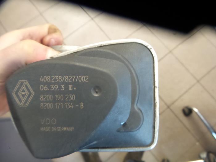 Gebrauchte Drosselklappengehäuse Renault Clio III (BR/CR) 1.4 16V Preis € 60,00 Margenregelung angeboten von Autosloopbedrijf H.C.Stouten