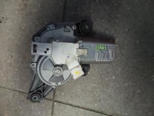 Used Rear wiper motor Renault Clio III (BR/CR) 1.4 16V Price € 40,00 Margin scheme offered by Autosloopbedrijf H.C.Stouten