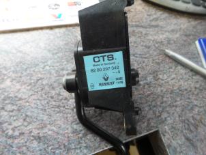 Used Accelerator pedal Renault Clio III (BR/CR) 1.4 16V Price € 50,00 Margin scheme offered by Autosloopbedrijf H.C.Stouten