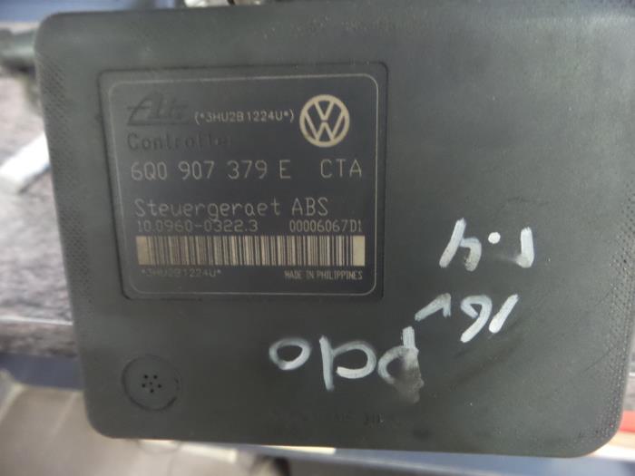 Begagnade ABS-pump Volkswagen Polo IV (9N1/2/3) 1.4 16V Pris € 90,00 Marginaltabell erbjuds av Autosloopbedrijf H.C.Stouten