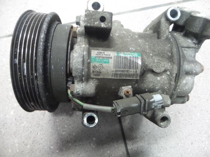 Usagé Compresseur de clim Renault Clio III (BR/CR) 1.4 16V Prix € 100,00 Règlement à la marge proposé par Autosloopbedrijf H.C.Stouten