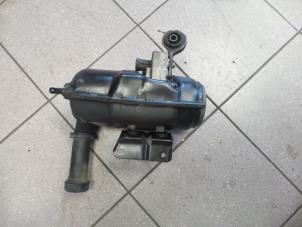 Used Power steering pump Peugeot 307 (3A/C/D) 1.6 16V Price € 125,00 Margin scheme offered by Autosloopbedrijf H.C.Stouten