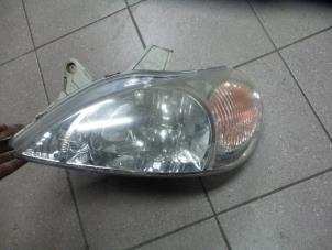Used Headlight, left Kia Rio (DC22/24) 1.5 RS,LS 16V Price € 30,00 Margin scheme offered by Autosloopbedrijf H.C.Stouten