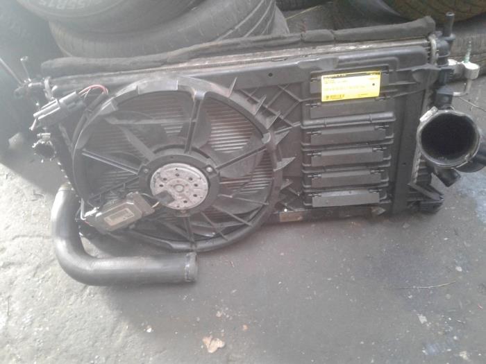 Usagé Radiateur Ford Focus 2 2.5 20V ST Prix € 100,00 Règlement à la marge proposé par Autodemontage de Zaag