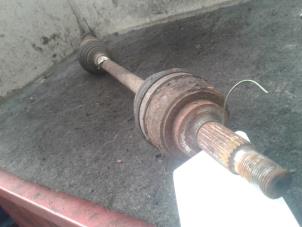 Used Front drive shaft, right Renault Clio III (BR/CR) 1.2 16V 75 Price € 50,00 Margin scheme offered by Autodemontage de Zaag