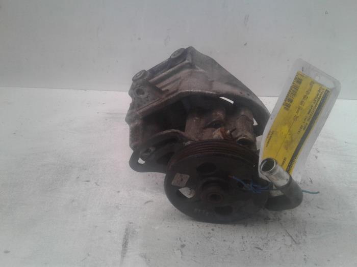 Usagé Pompe de direction Chevrolet Spark 1.0 16V Prix € 45,00 Règlement à la marge proposé par Autodemontage de Zaag