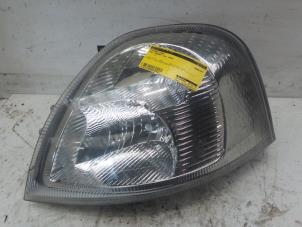 Used Headlight, left Opel Movano (4A1; 4A2; 4B2; 4B3; 4C2; 4C3) 2.5 CDTI Price € 50,00 Margin scheme offered by Autodemontage de Zaag