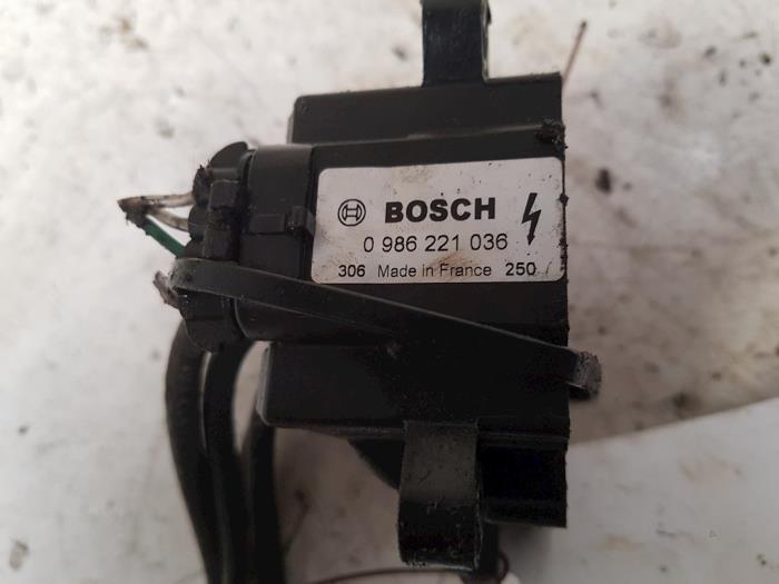 Zündspule van een Renault Twingo (C06) 1.2 16V 2004