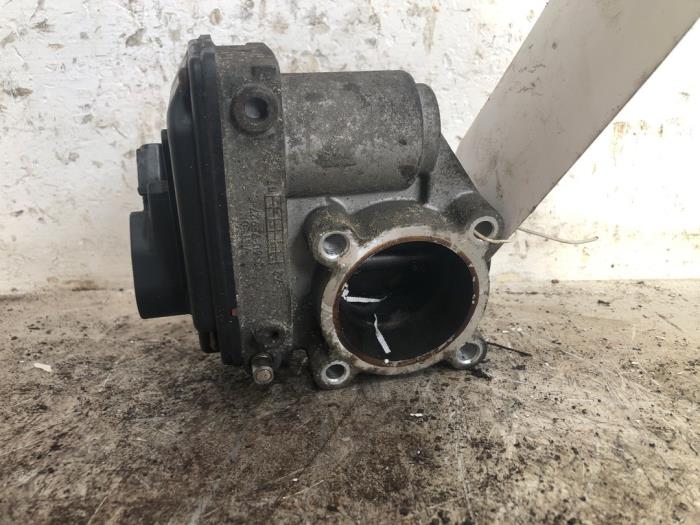 Drosselklappengehäuse van een Ford Fusion 1.4 16V 2003
