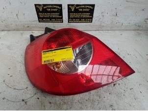 Used Taillight, left Renault Clio III (BR/CR) 1.2 16V TCe 100 Price € 20,00 Margin scheme offered by Autodemontage de Zaag