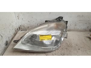 Used Headlight, left Mercedes Vaneo (W414) 1.7 CDI 16V Price € 50,00 Margin scheme offered by Autodemontage de Zaag