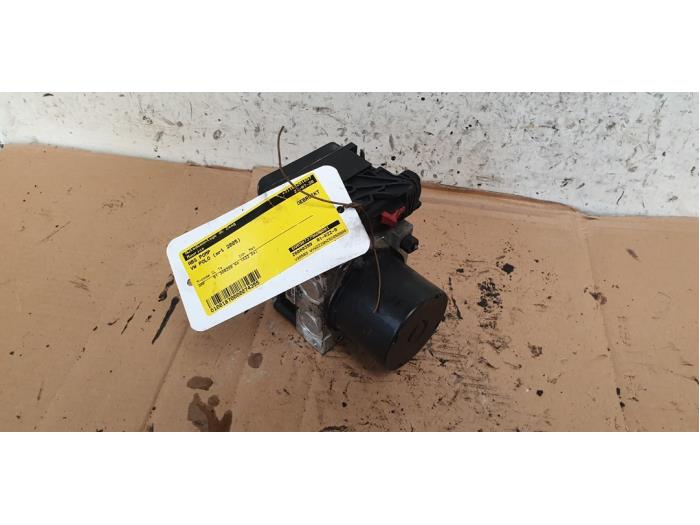Usagé Bloc ABS Volkswagen Polo IV (9N1/2/3) 1.4 TDI 75 Prix € 70,00 Règlement à la marge proposé par Autodemontage de Zaag