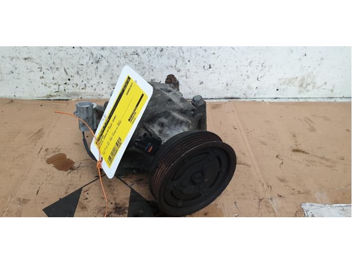 Usagé Pompe clim Toyota Corolla (E12) 2.0 D-4D 16V 110 Prix € 80,00 Règlement à la marge proposé par Autodemontage de Zaag