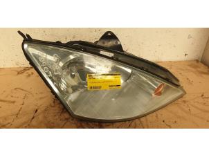 Used Headlight, right Ford Focus 1 Wagon 1.6 16V Price € 35,00 Margin scheme offered by Autodemontage de Zaag