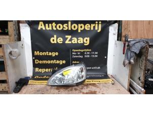 Usagé Phare gauche Opel Combo (Corsa C) 1.3 CDTI 16V Prix € 35,00 Règlement à la marge proposé par Autodemontage de Zaag