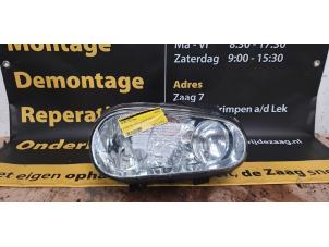 Used Headlight, right Volkswagen Golf IV (1J1) 1.9 TDI 110 Price € 25,00 Margin scheme offered by Autodemontage de Zaag