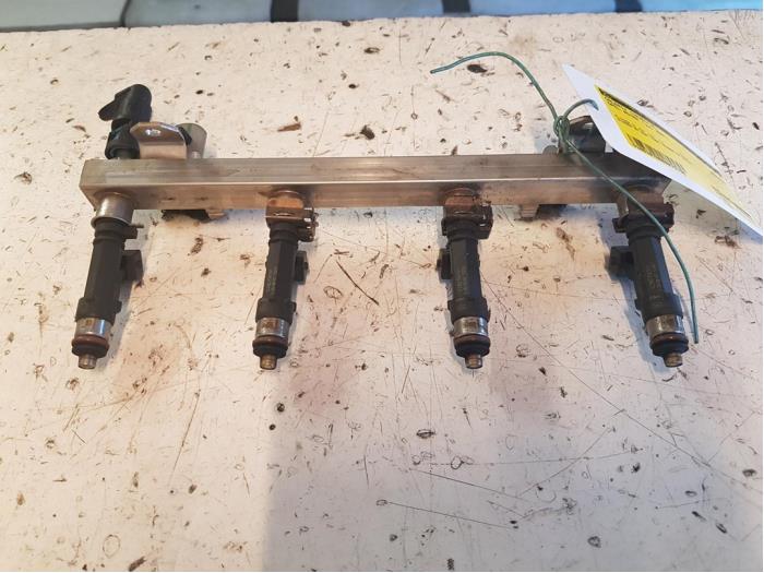 Gebrauchte Einspritzdüse (Einspritzer) Opel Astra H (L48) 1.4 16V Twinport Preis € 35,00 Margenregelung angeboten von Autodemontage de Zaag