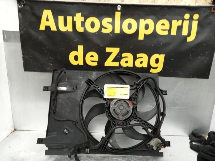 Ventilateur radiateur d'un Opel Corsa D 1.4 16V Twinport 2008