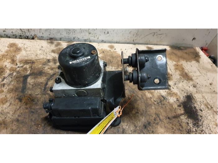 Usagé Bloc ABS Volkswagen Polo IV (9N1/2/3) 1.2 12V Prix € 60,00 Règlement à la marge proposé par Autodemontage de Zaag