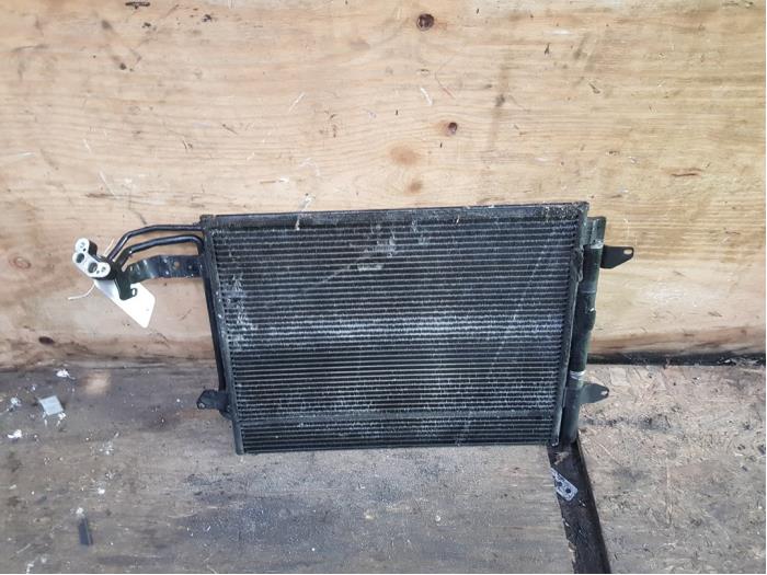 Air conditioning radiator from a Volkswagen Touran (1T1/T2) 1.9 TDI 105 2005