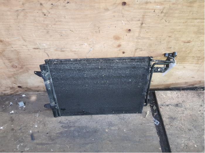 Air conditioning radiator from a Volkswagen Touran (1T1/T2) 1.9 TDI 105 2005
